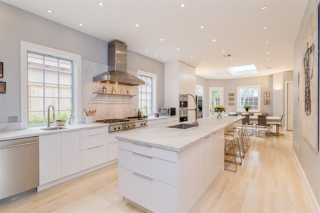 Dining room, Interior, Kitchen, Recessed Lighting, Stainless Steel Appliances, Wood Texture Flooring