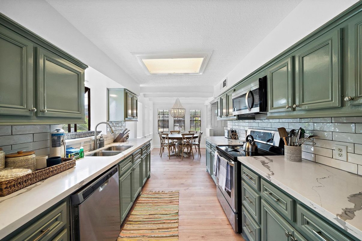 Chandelier, Dining room, Interior, Kitchen, Wood Texture Flooring