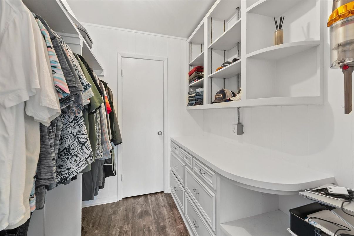 Interior, Walk-in Closets, Wood Texture Flooring