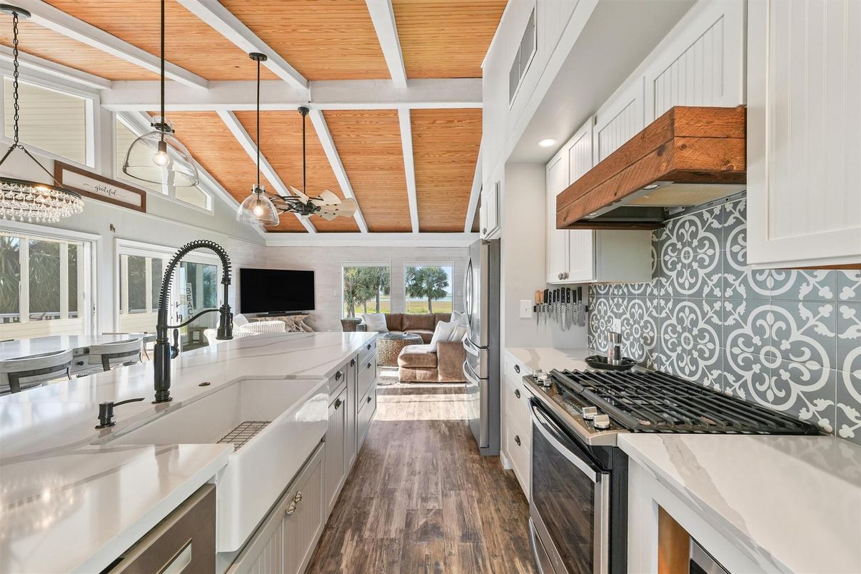 Interior, Kitchen, Living room, Pendant Lights, Wooden Beams, Wooden Ceilings, Wood Texture Flooring