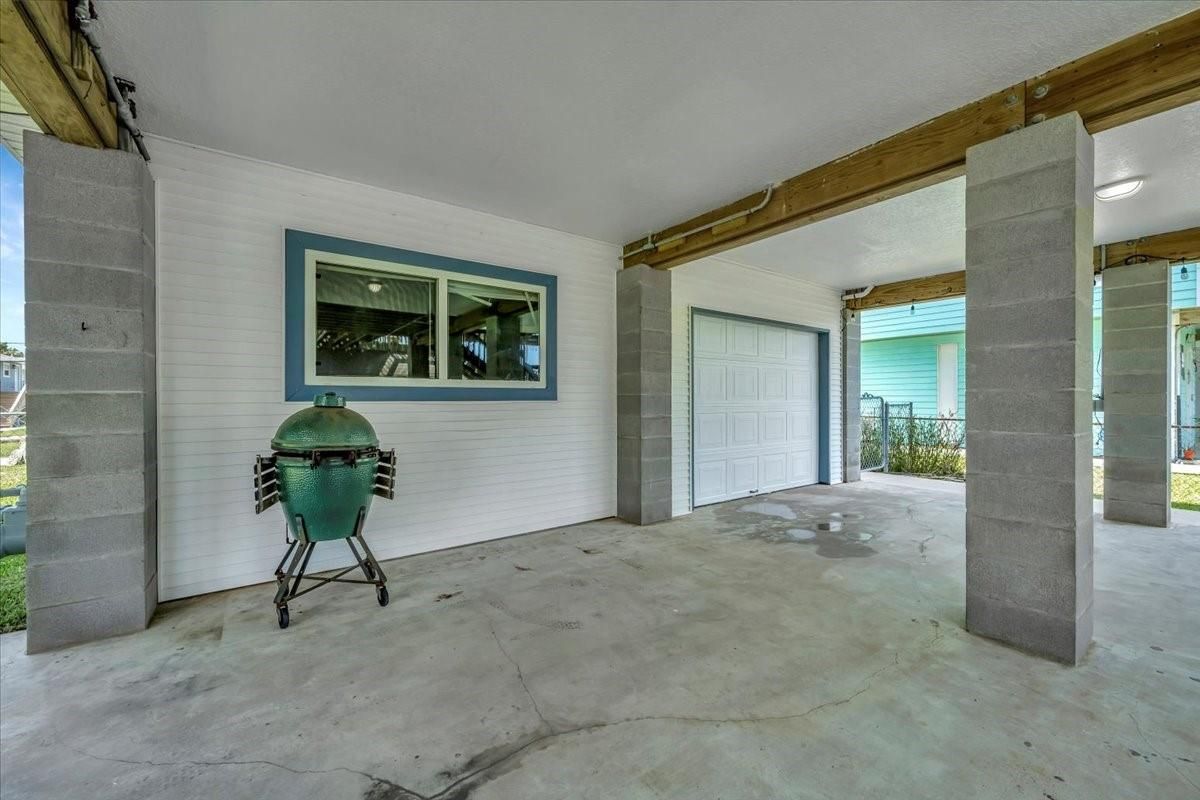 Exterior, Garage, Interior