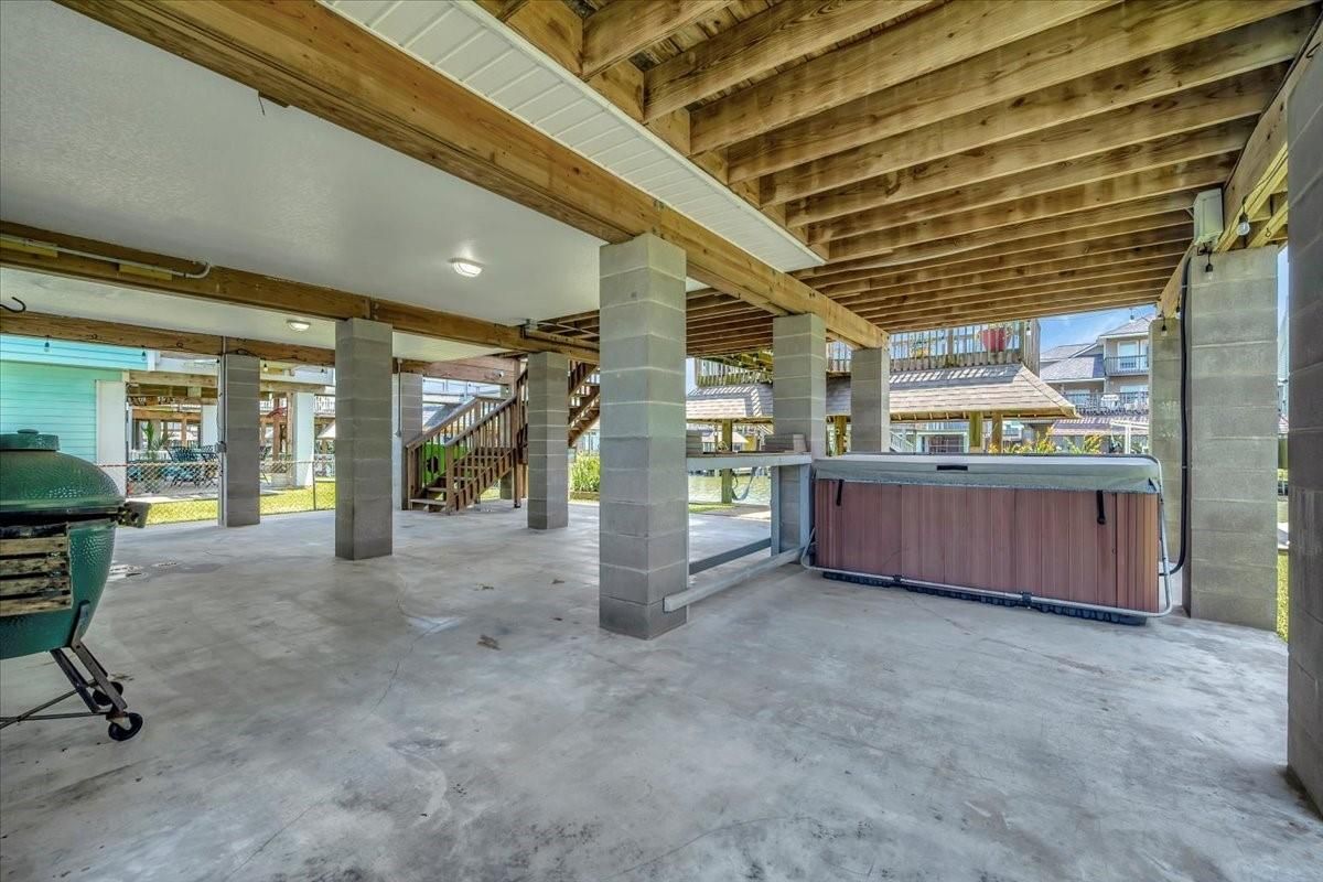 Exterior, Hot Tub