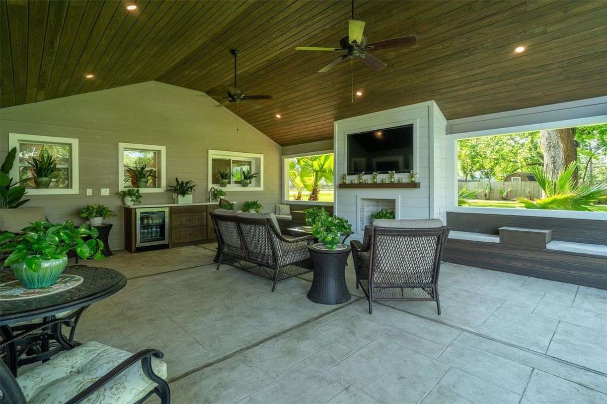Exterior, Fireplace, Recessed Lighting