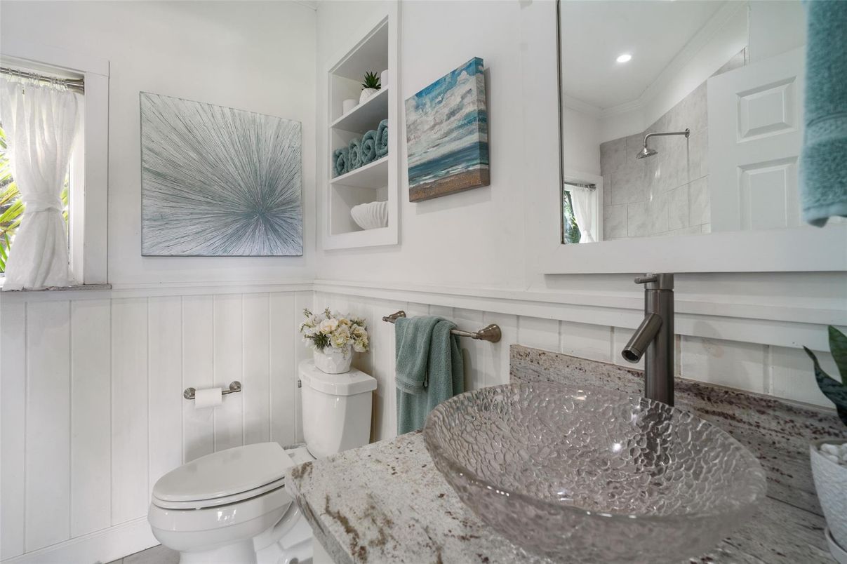 Bathroom, Interior, Recessed Lighting