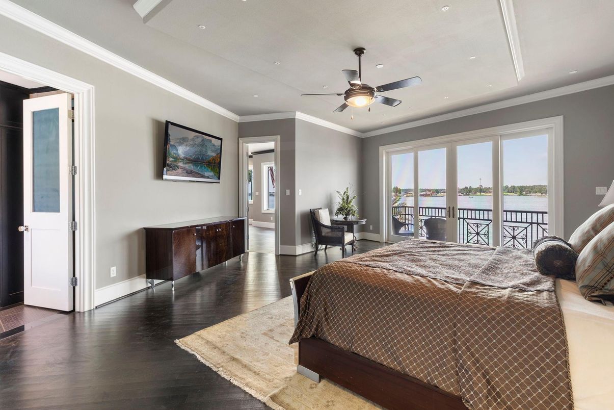 Bedroom, Interior, Recessed Lighting, Water, Wood Texture Flooring