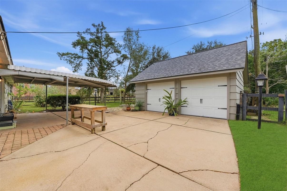 Detached Garage, Exterior