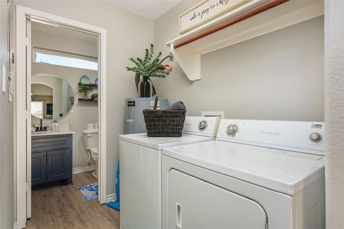 Interior, Utility Closets, Washer, Wood Texture Flooring
