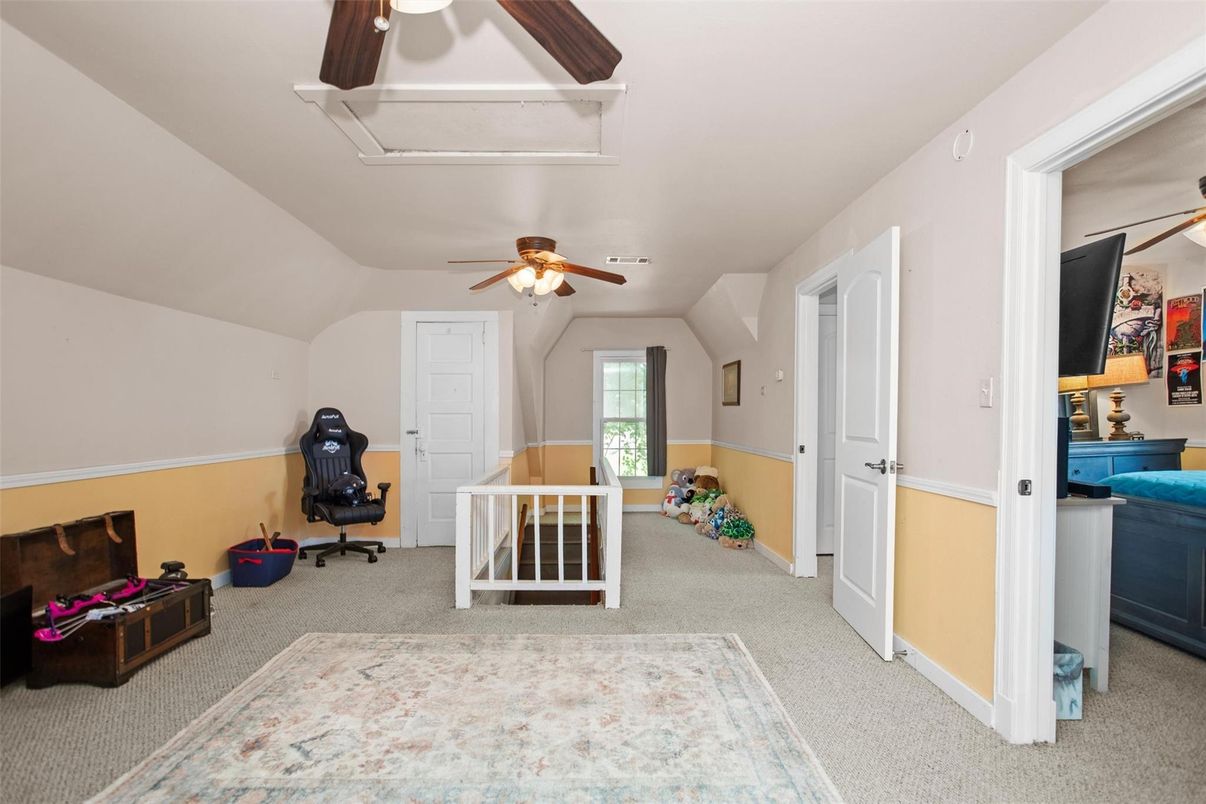 Home Office, Interior