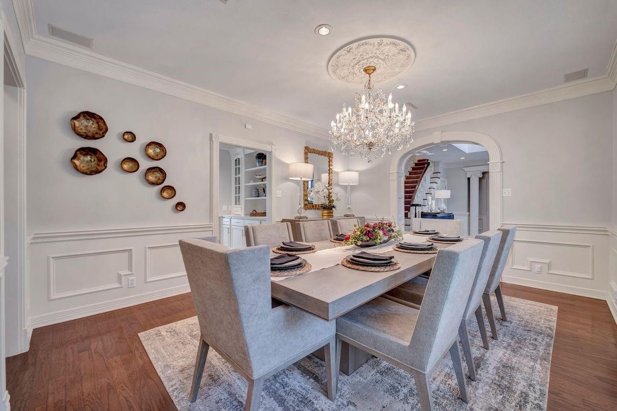 Chandelier, Dining room, Interior, Recessed Lighting, Wood Texture Flooring