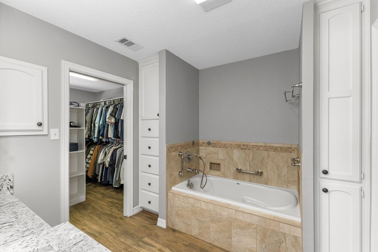 Bathroom, Interior, Walk-in Closets, Wood Texture Flooring