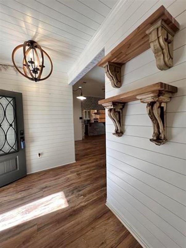 Interior, Pendant Lights, Wood Texture Flooring
