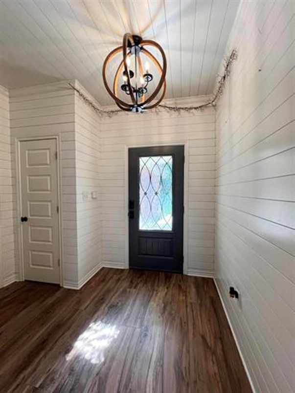Chandelier, Interior, Wood Texture Flooring