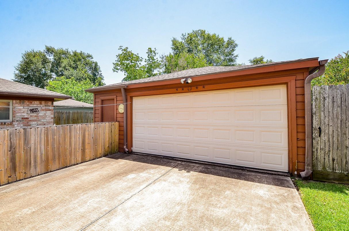 Detached Garage, Exterior