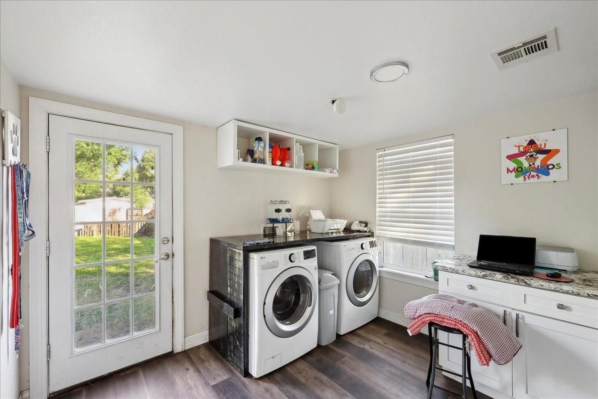 Interior, Washer, Wood Texture Flooring