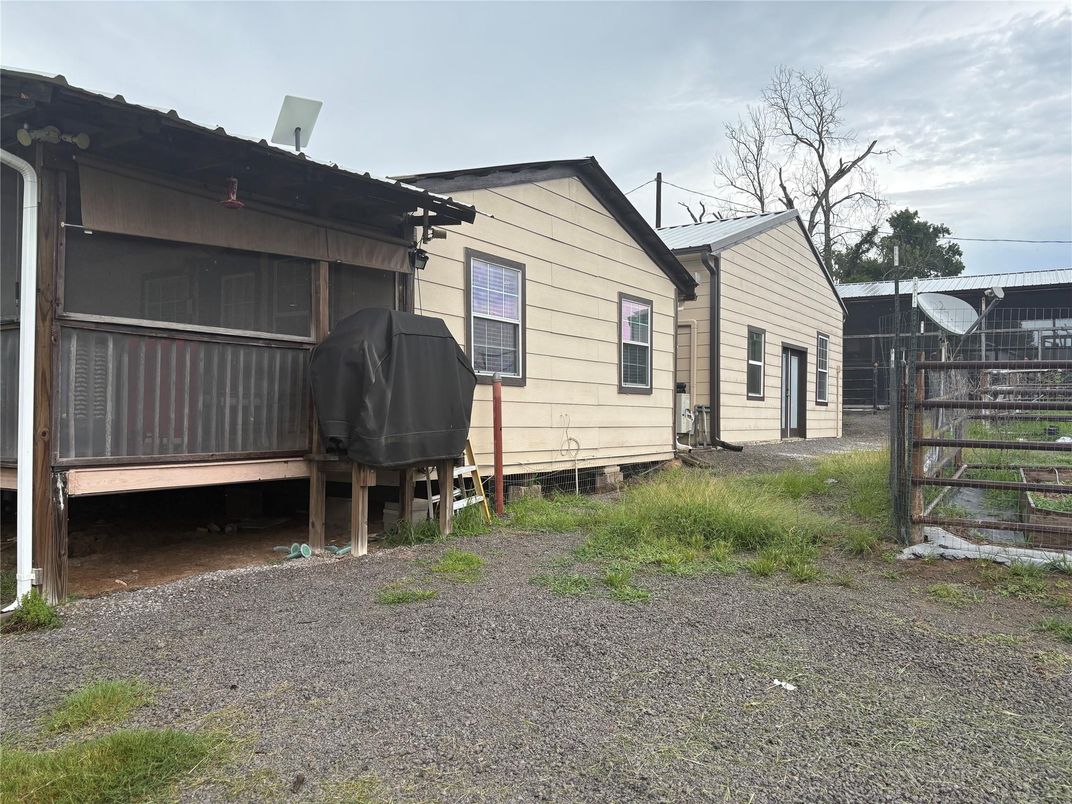 Backyard, Exterior