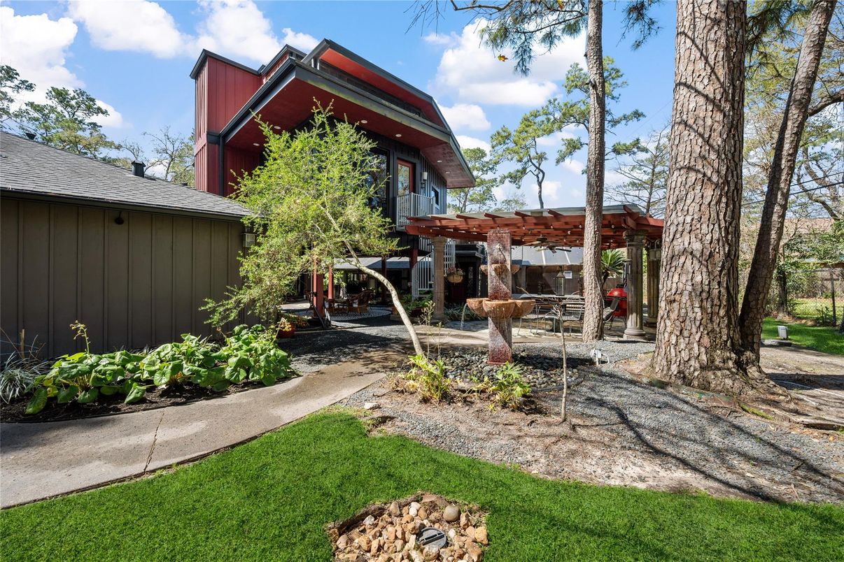 Backyard, Exterior