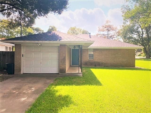 Attached, Exterior, Facade, Brick Facade, Ranch