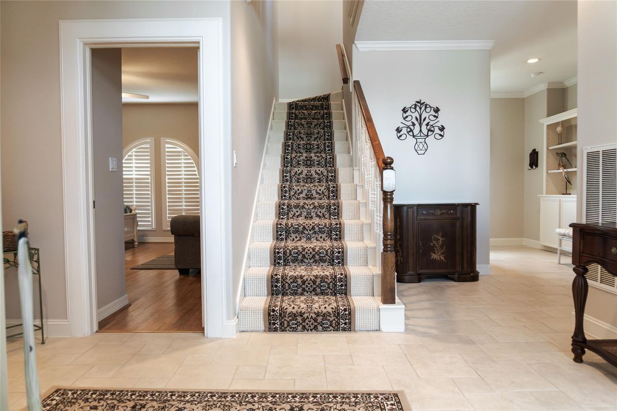 Interior, Recessed Lighting, Wood Texture Flooring