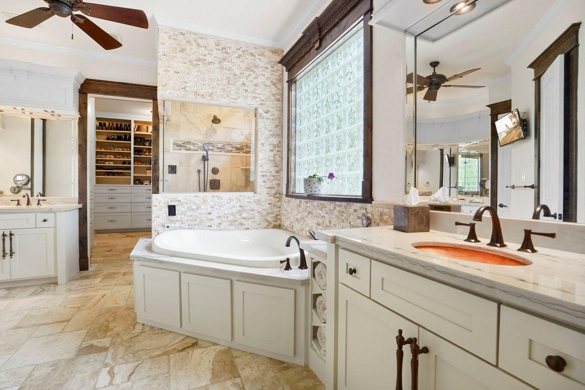 Bathroom, Dual Sink Vanities, Interior