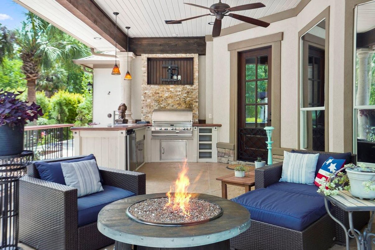 Exterior, Outdoor Kitchen