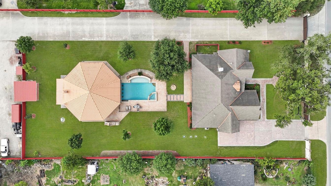 Exterior, Drone