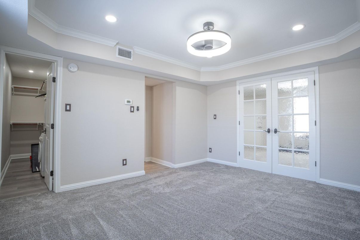 Empty room, Interior, Recessed Lighting, Walk-in Closets, Wood Texture Flooring
