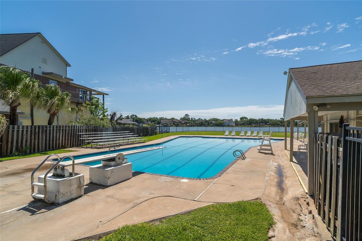 Exterior, Pool