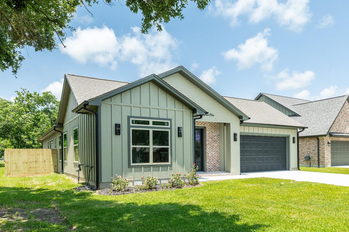 Attached, Exterior, Facade, Brick Facade, Farmhouse
