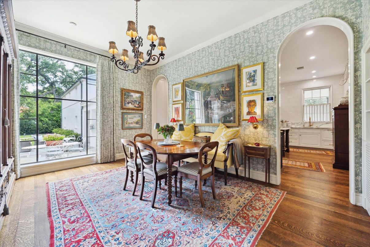 Chandelier, Dining room, Interior, Recessed Lighting, Wood Texture Flooring