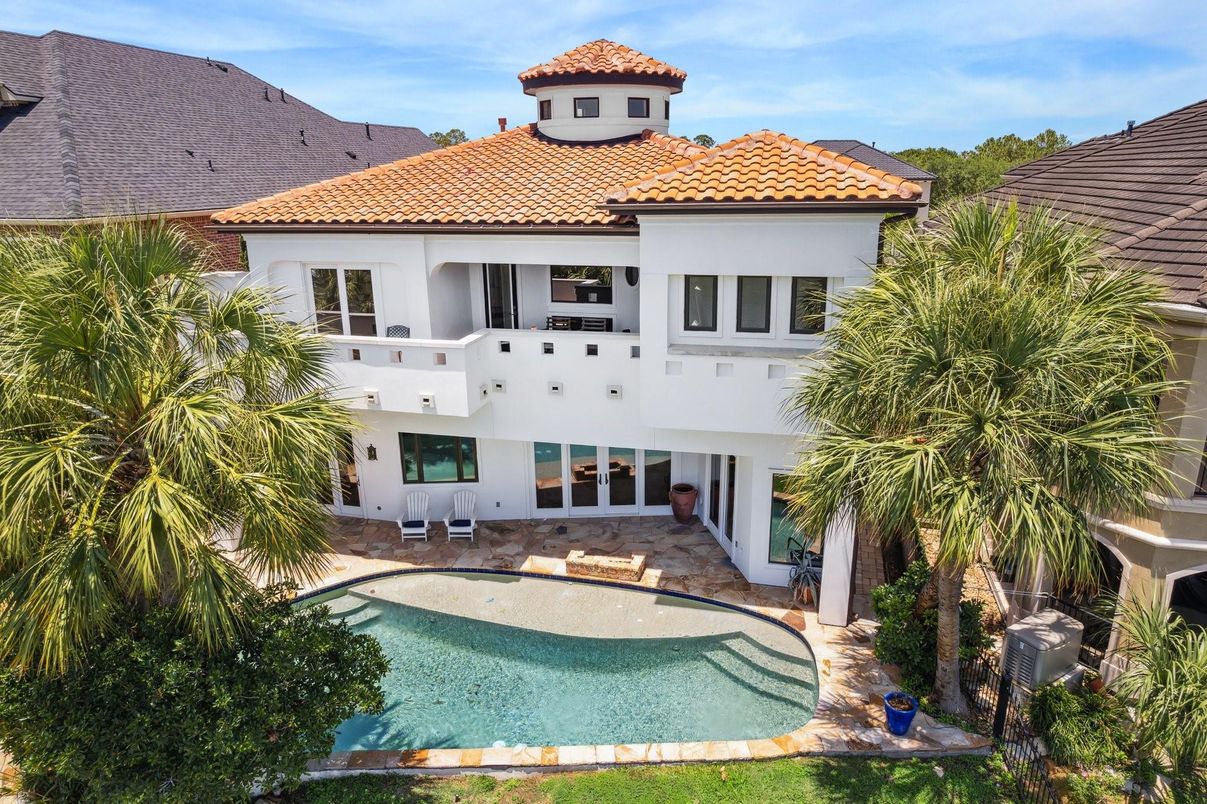 Exterior, Pool