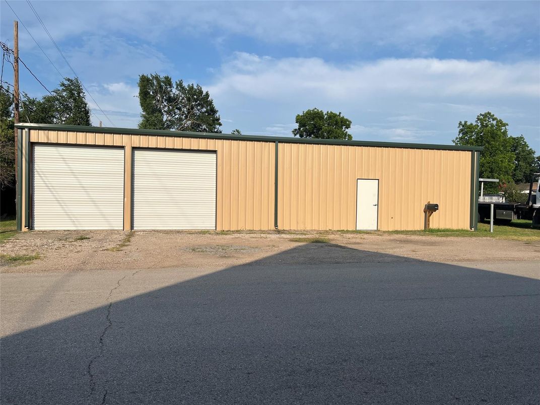 Detached Garage, Exterior