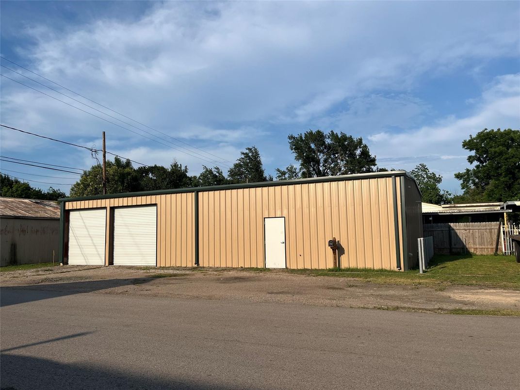 Detached Garage, Exterior