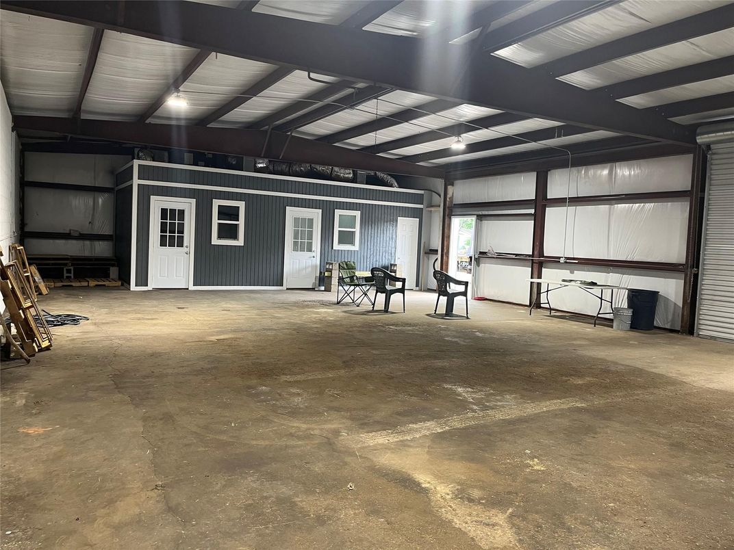 Garage, Interior