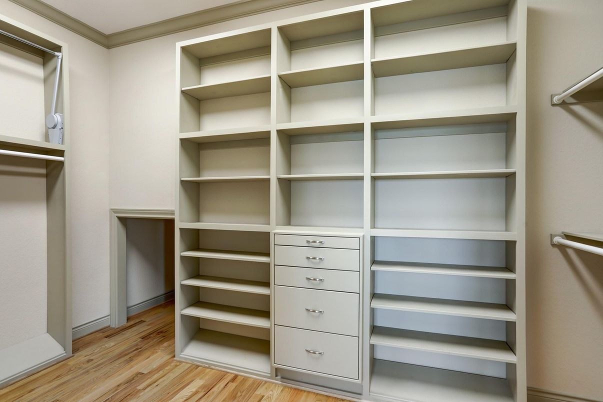 Interior, Walk-in Closets, Wood Texture Flooring