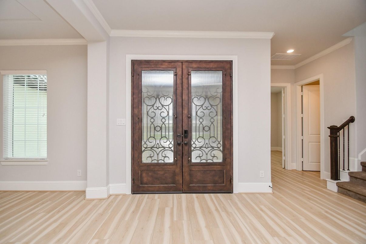 Interior, Recessed Lighting, Wood Texture Flooring