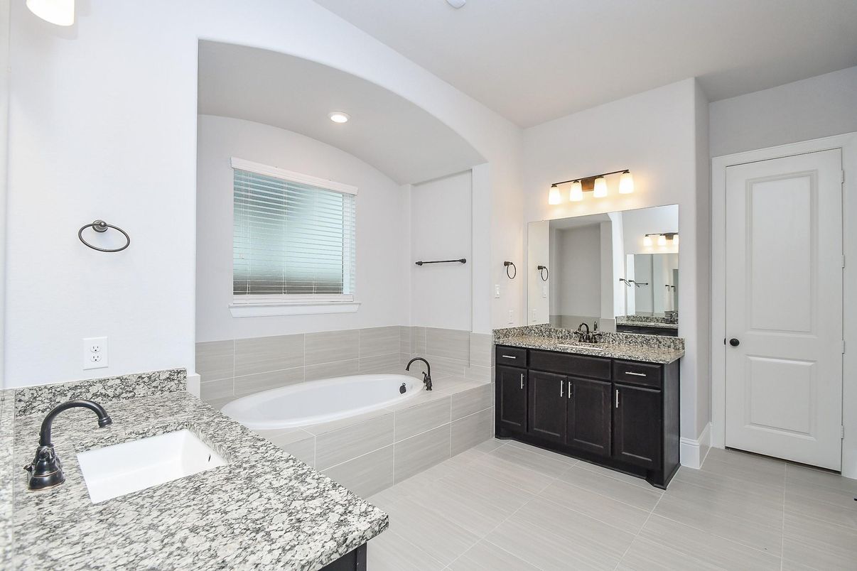 Bathroom, Dual Sink Vanities, Interior, Recessed Lighting