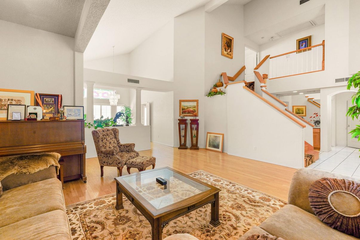 Interior, Living room, Pendant Lights, Piano, Wood Texture Flooring