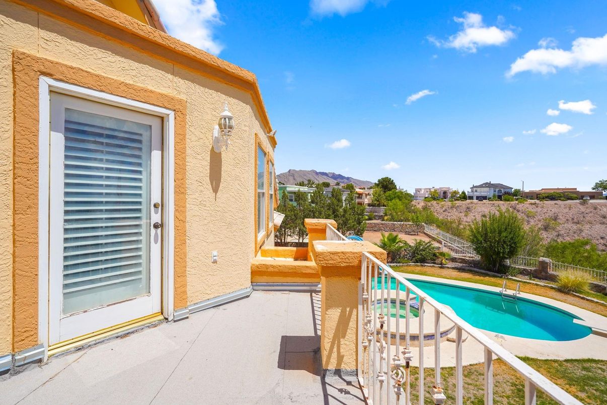 Exterior, Pool, Other