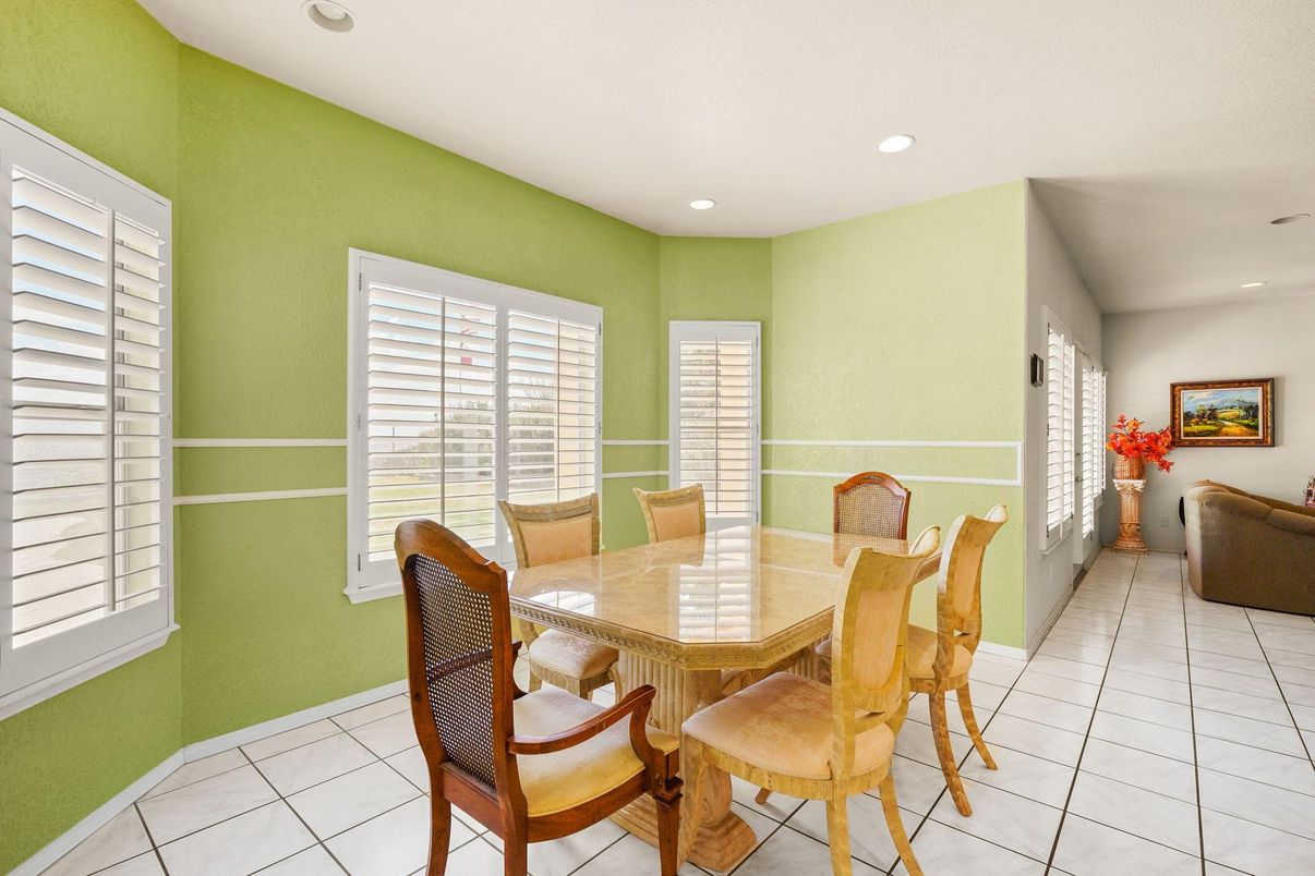 Dining room, Interior, Recessed Lighting