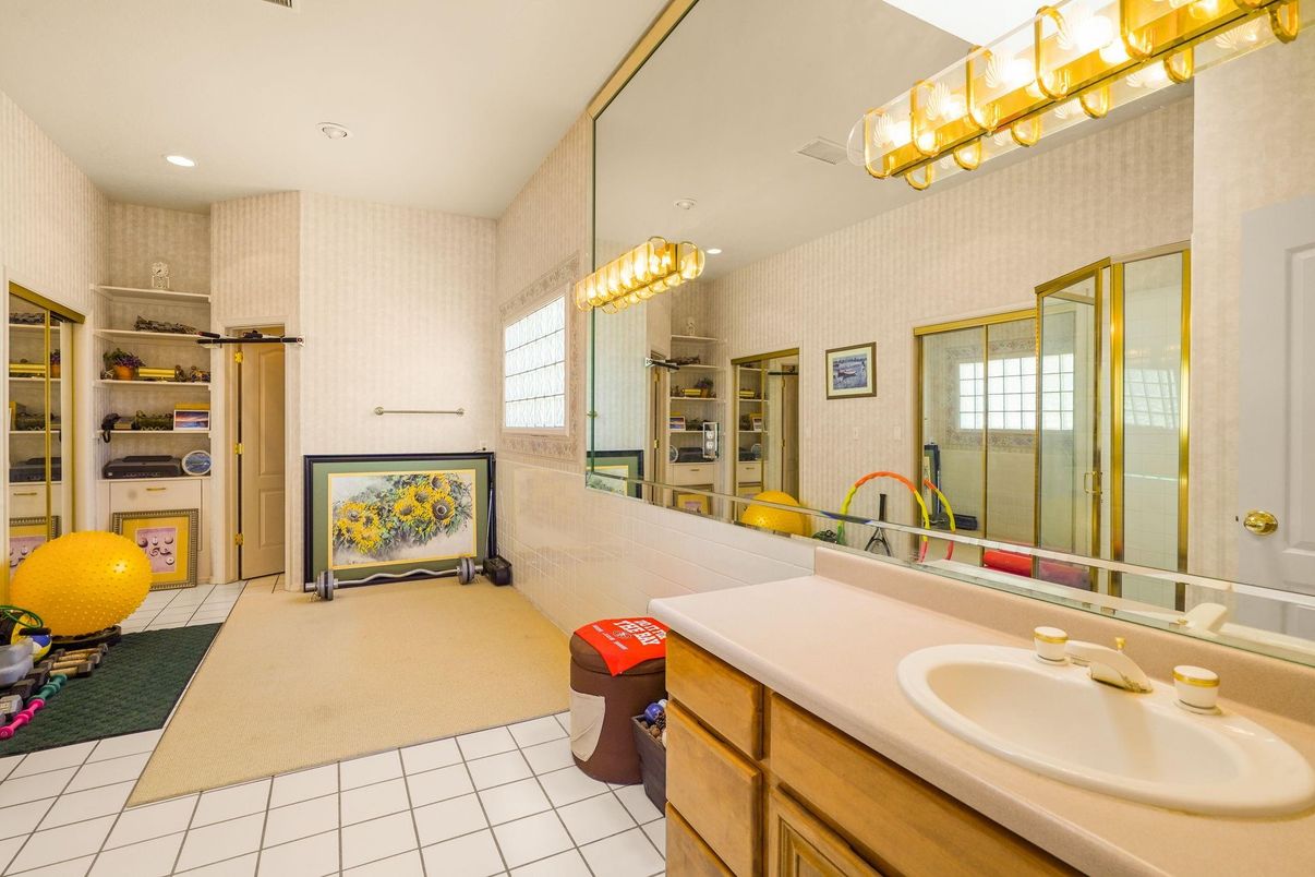 Bathroom, Interior, Recessed Lighting