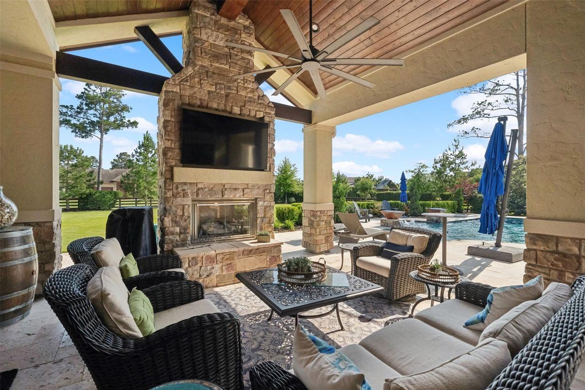 Exterior, Fireplace, Pool