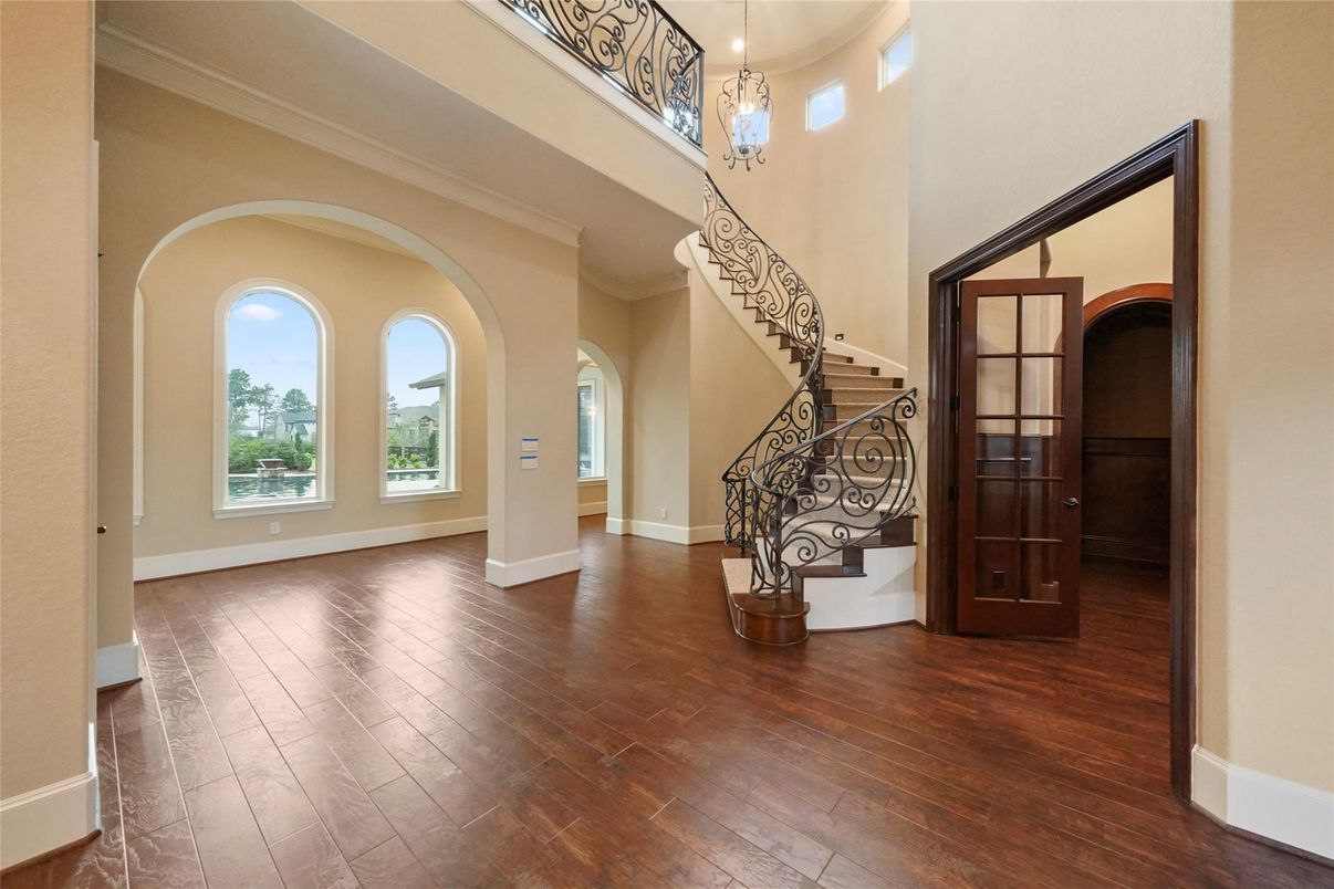 Interior, Pendant Lights, Wood Texture Flooring