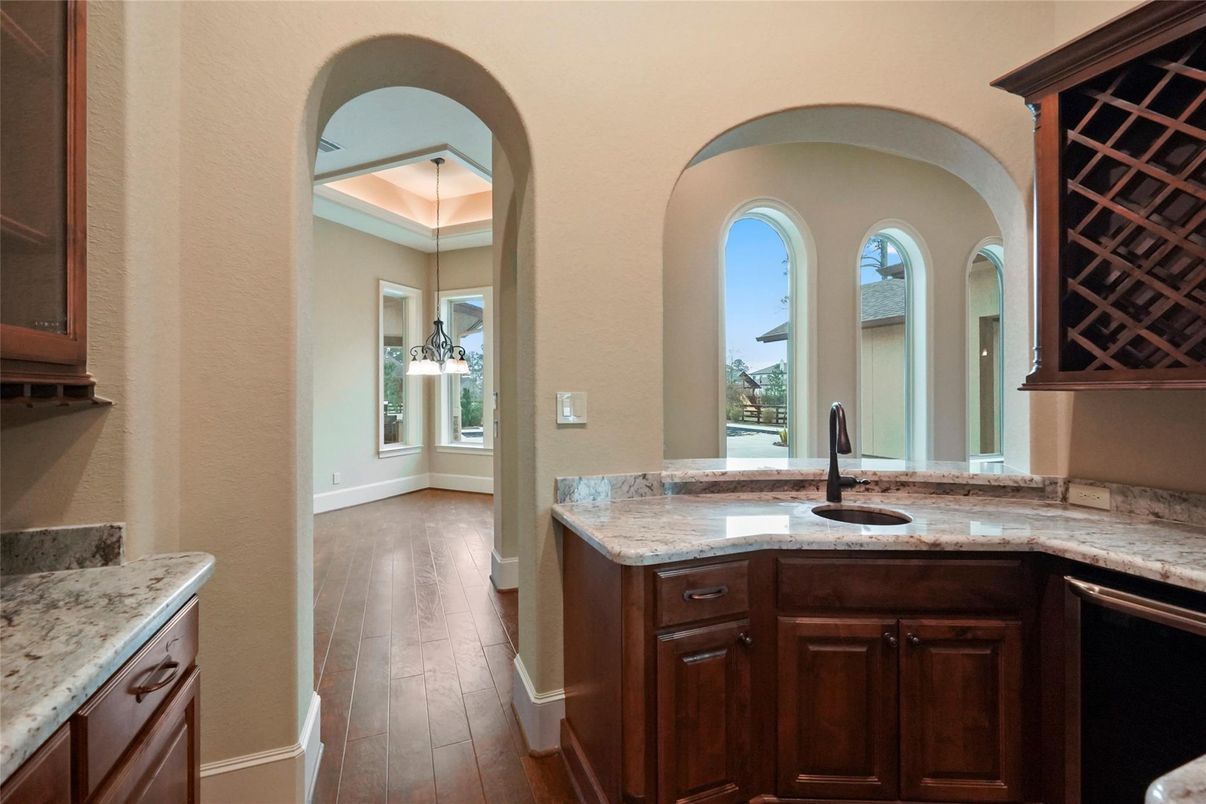 Interior, Pendant Lights, Wood Texture Flooring