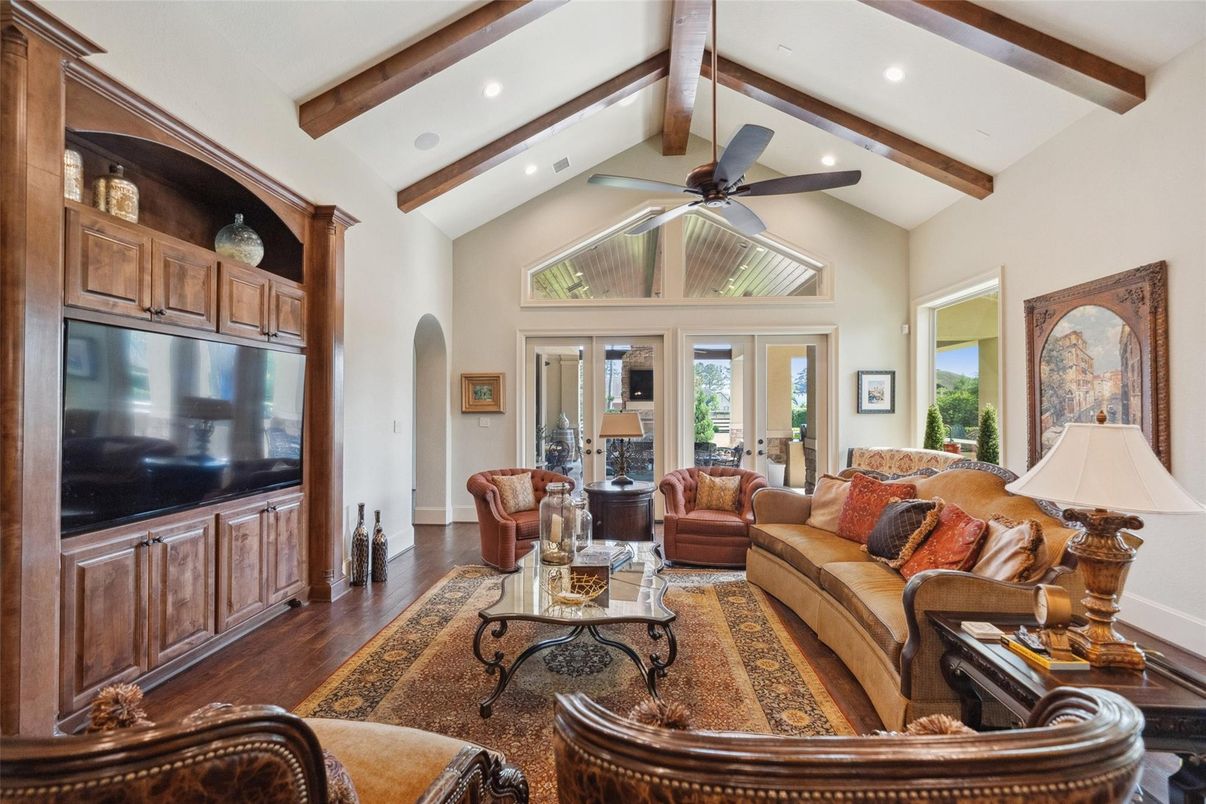 Interior, Living room, Recessed Lighting, Wooden Beams, Wood Texture Flooring