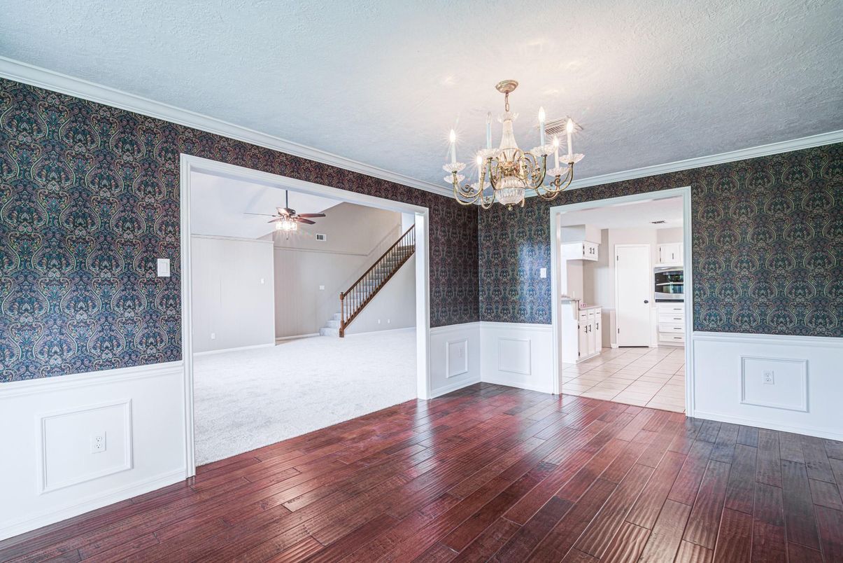 Chandelier, Empty room, Interior, Wood Texture Flooring