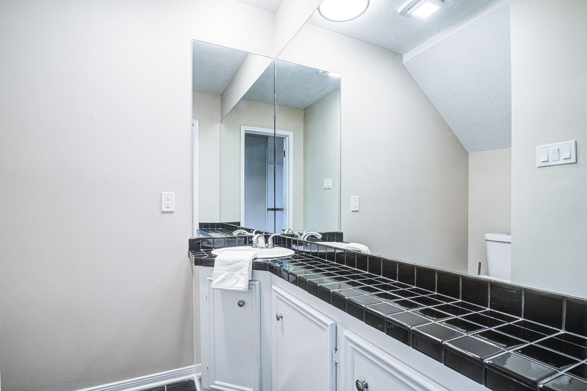 Bathroom, Interior, Tile Countertops