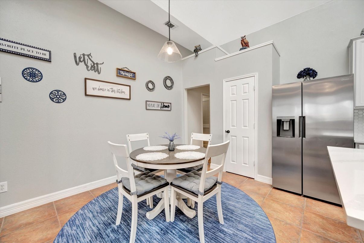 Dining room, Interior, Kitchen, Pendant Lights, Stainless Steel Appliances