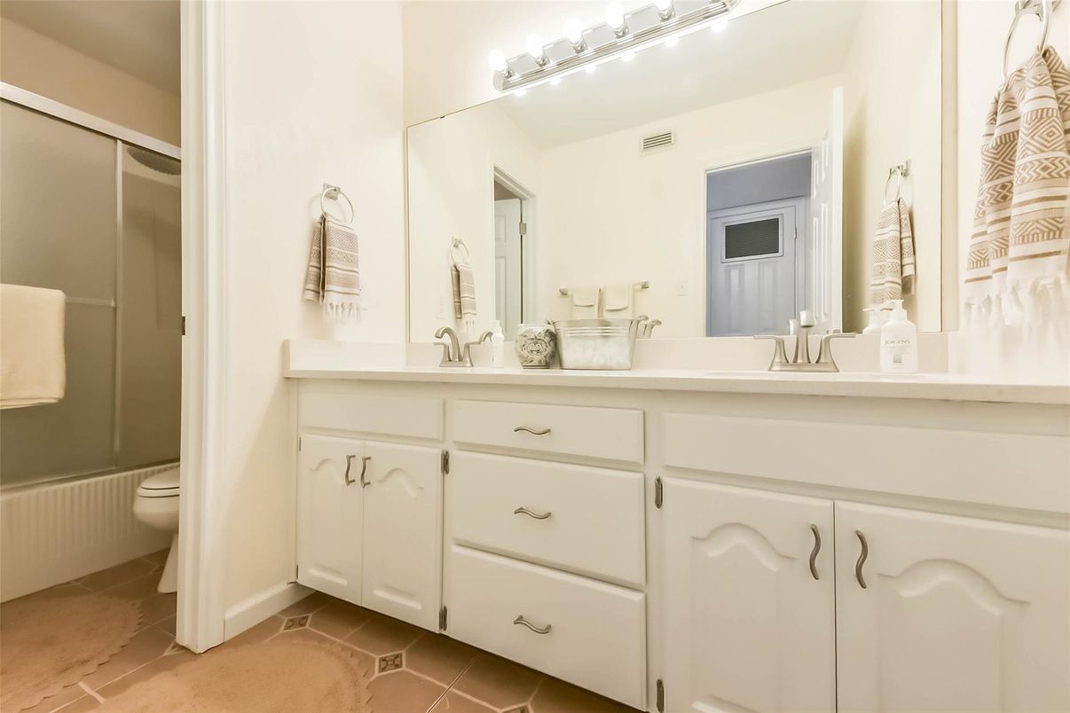 Bathroom, Dual Sink Vanities, Interior