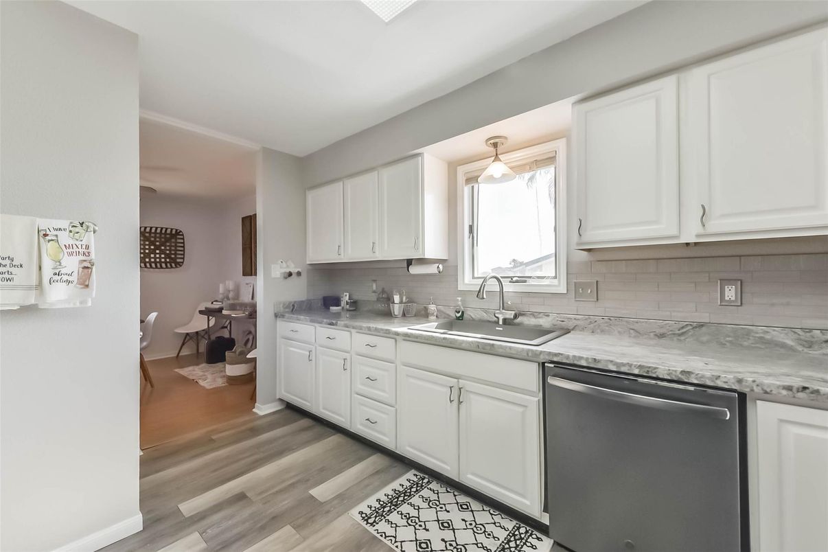 Interior, Kitchen, Pendant Lights, Wood Texture Flooring
