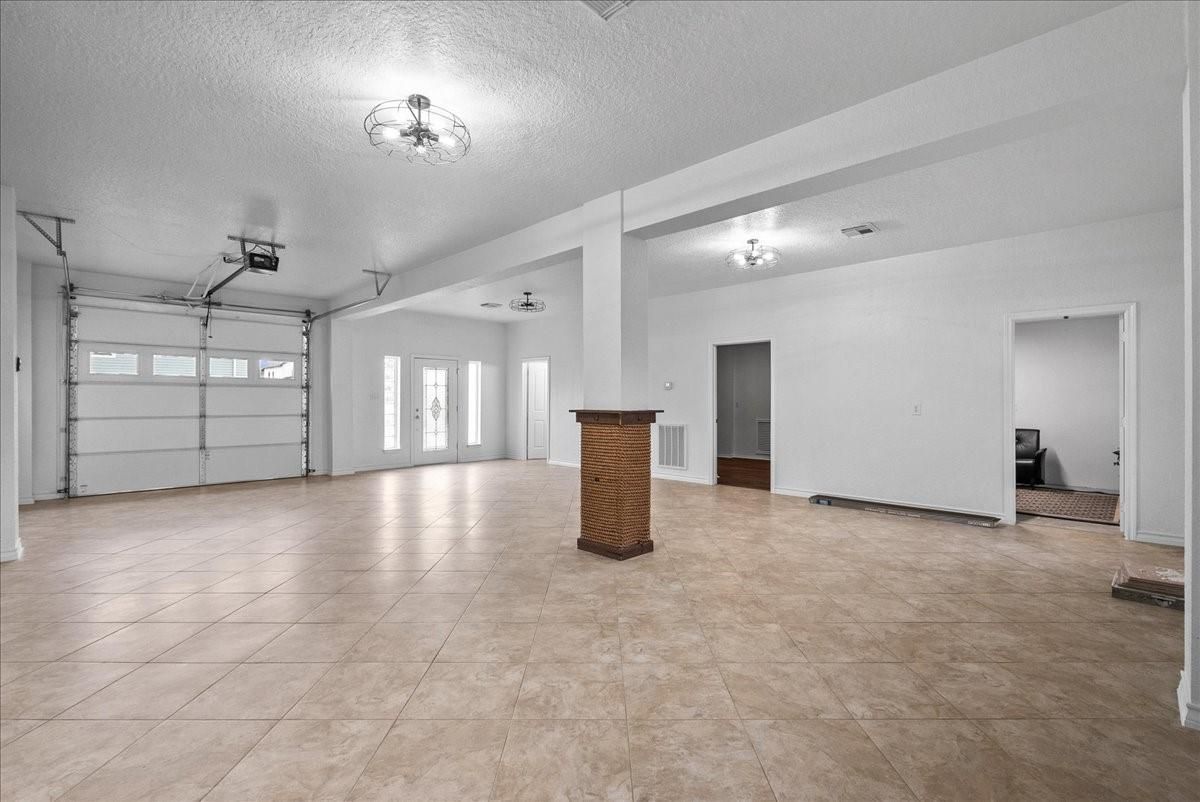 Garage, Interior